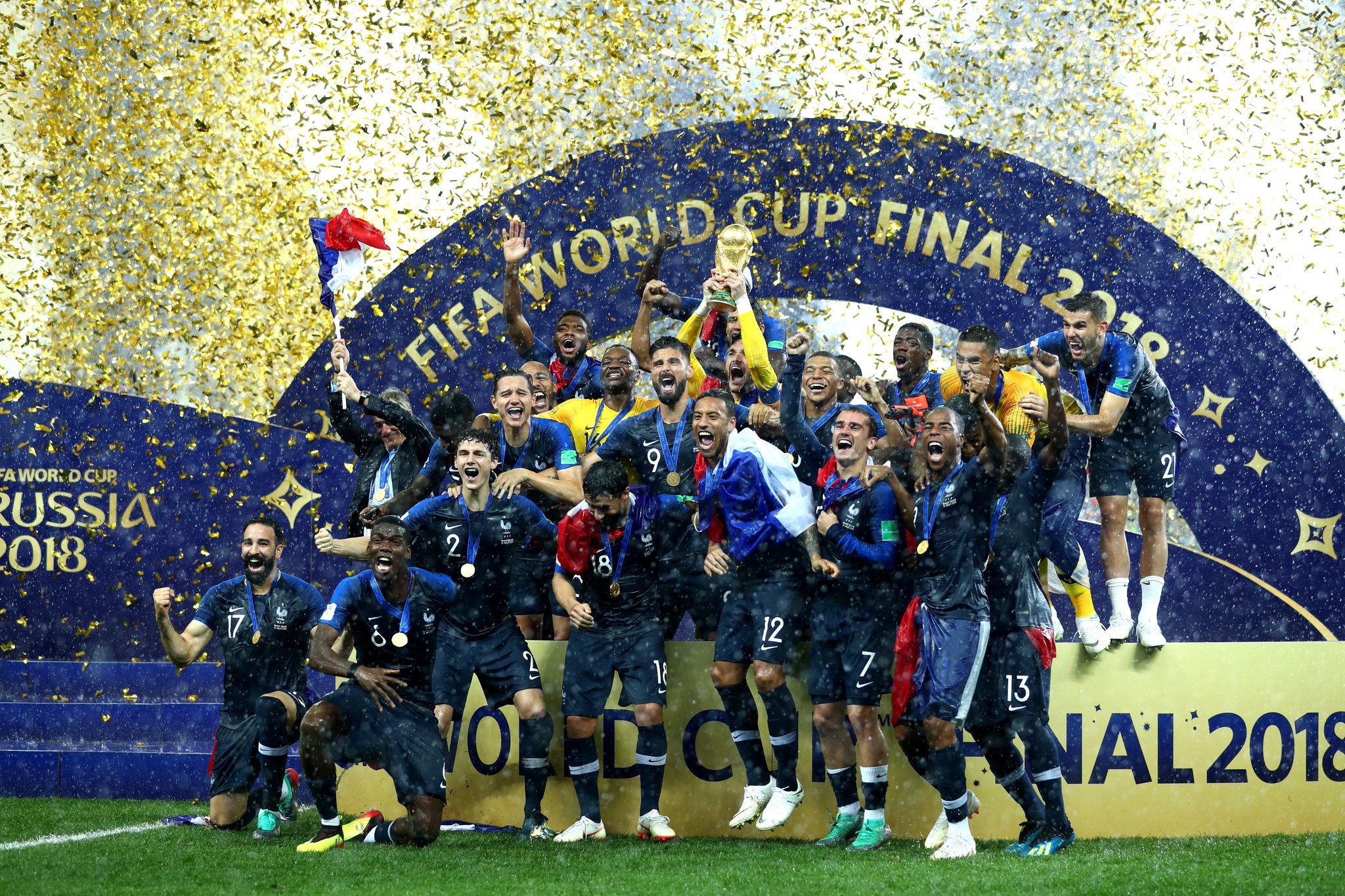 2026世界杯，看臺上母親為兒子加油的催淚橫幅